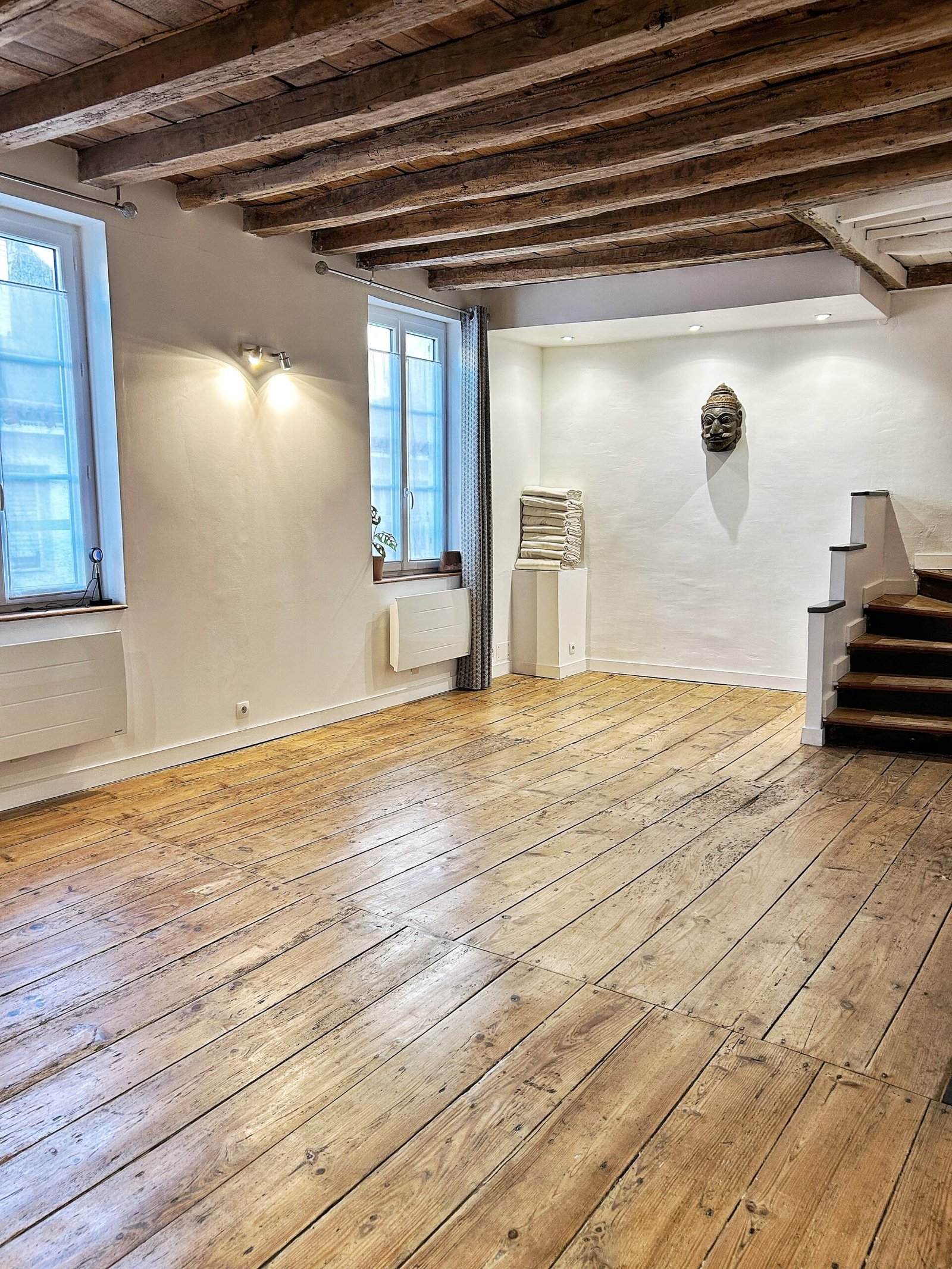 Cours Centre de yoga Vannes hypercentre cours de yoga débutant studio yoga vannes vinyasa hatha yog house – Location bureau Vannes massage bien-être soins spa location bureau cabinet vannes coworking neuroatypie tdah hpi