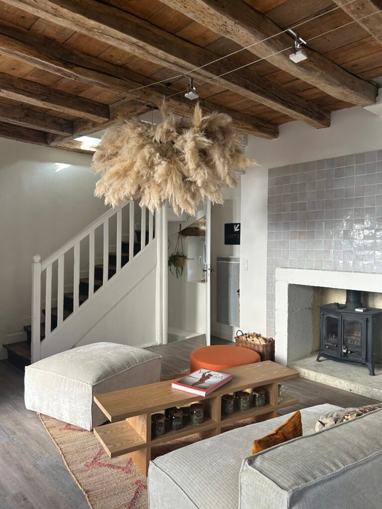 Cours Centre de yoga Vannes hypercentre cours de yoga débutant studio yoga vannes vinyasa hatha yog house – Location bureau Vannes massage bien-être soins spa location bureau cabinet vannes coworking neuroatypie tdah hpi