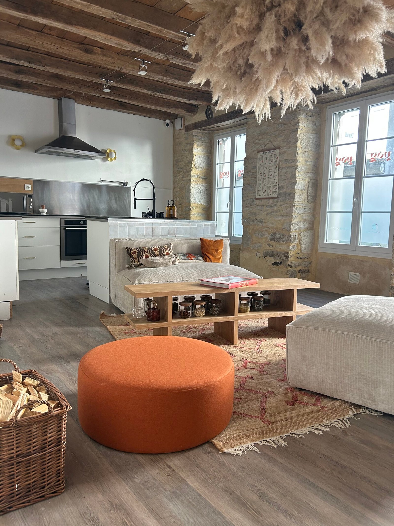 Cours Centre de yoga Vannes hypercentre cours de yoga débutant studio yoga vannes vinyasa hatha yog house – Location bureau Vannes massage bien-être soins spa location bureau cabinet vannes coworking