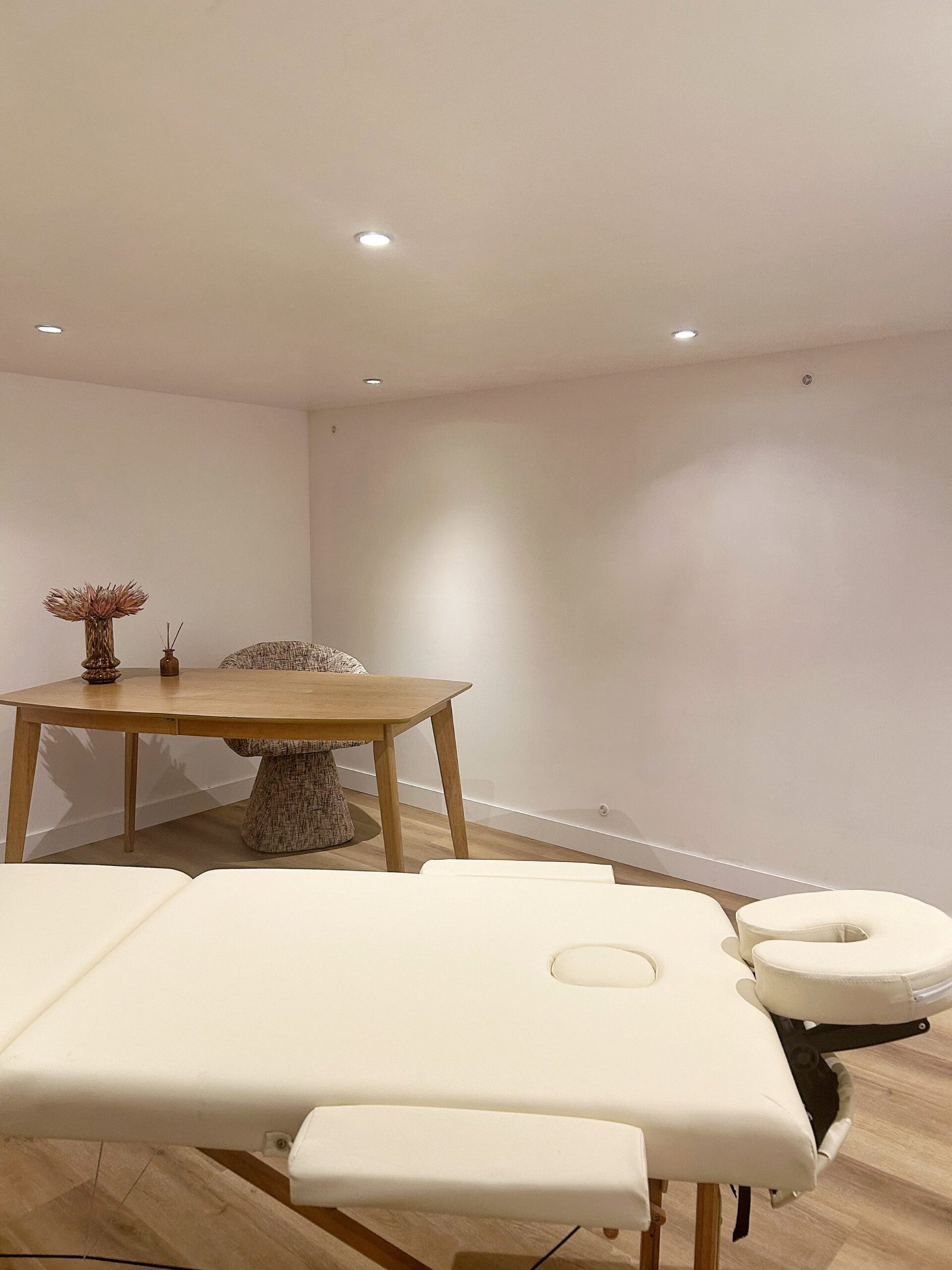 Cours Centre de yoga Vannes hypercentre cours de yoga débutant studio yoga vannes vinyasa hatha yog house – Location bureau Vannes massage bien-être soins spa location bureau cabinet vannes coworking neuroatypie tdah hpi