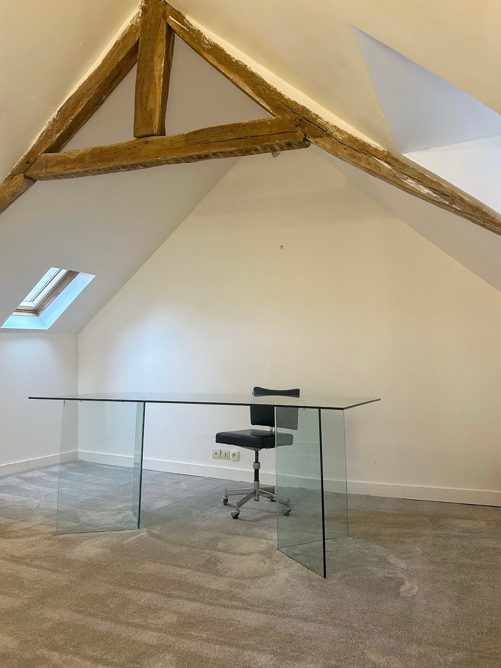 Cours Centre de yoga Vannes hypercentre cours de yoga débutant studio yoga vannes vinyasa hatha yog house – Location bureau Vannes massage bien-être soins spa location bureau cabinet vannes coworking neuroatypie tdah hpi