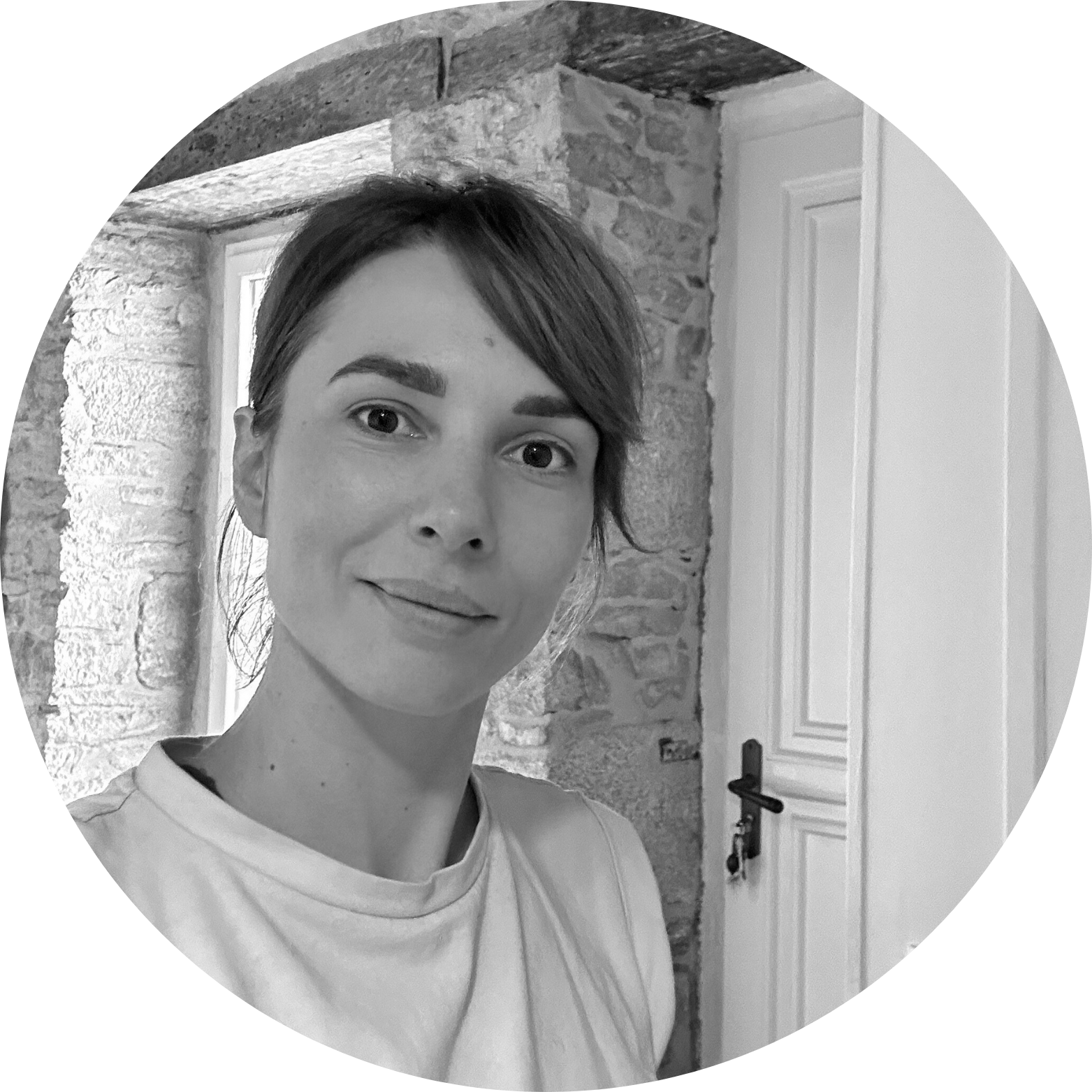 Cours Centre de yoga Vannes hypercentre cours de yoga débutant studio yoga vannes vinyasa hatha yog house – Location bureau Vannes massage bien-être soins spa balinais kobido location bureau cabinet vannes coworking