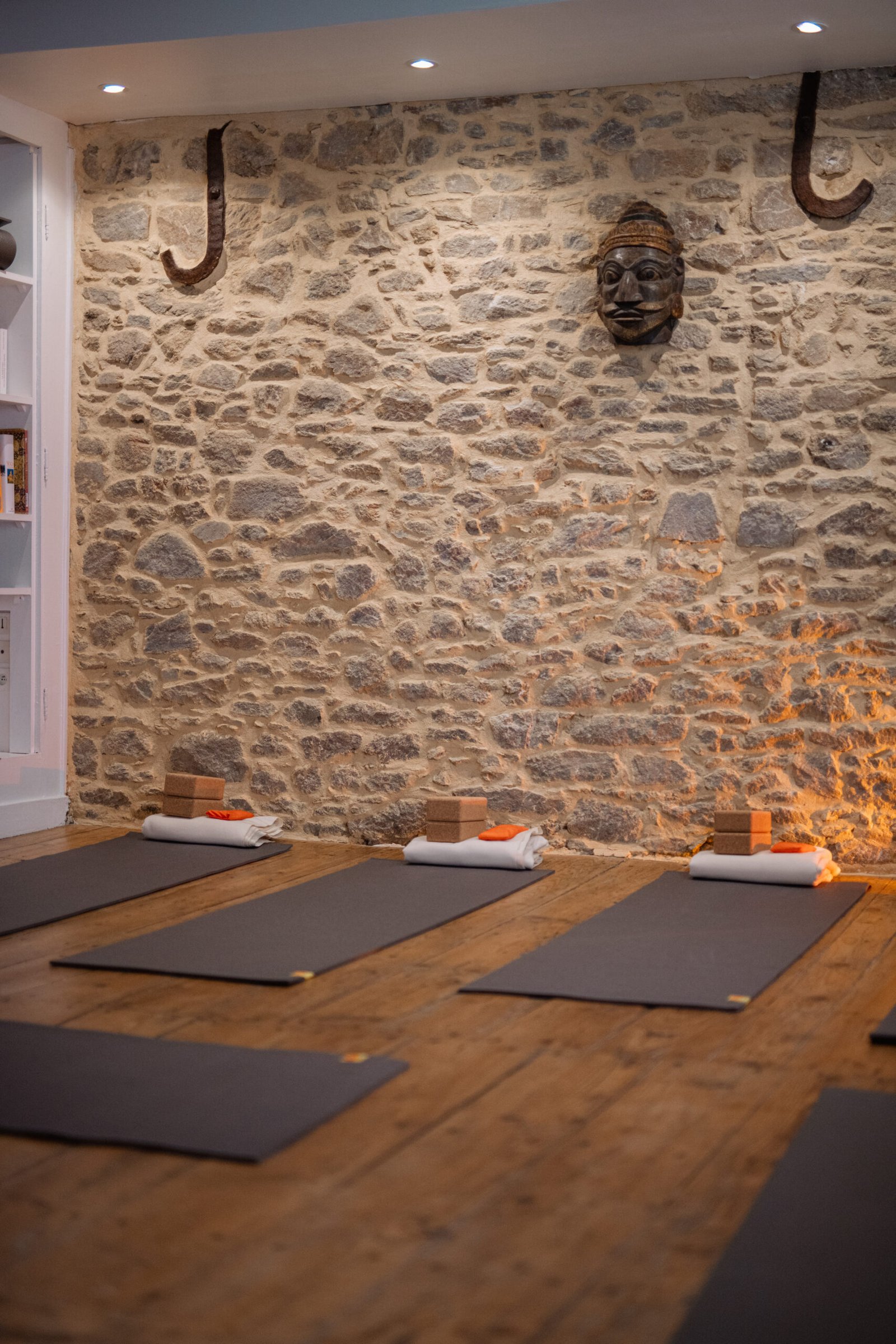 Cours Centre de yoga Vannes hypercentre cours de yoga débutant studio yoga vannes vinyasa hatha yog house – Location bureau Vannes massage bien-être soins spa location bureau cabinet vannes coworking neuroatypie tdah hpi